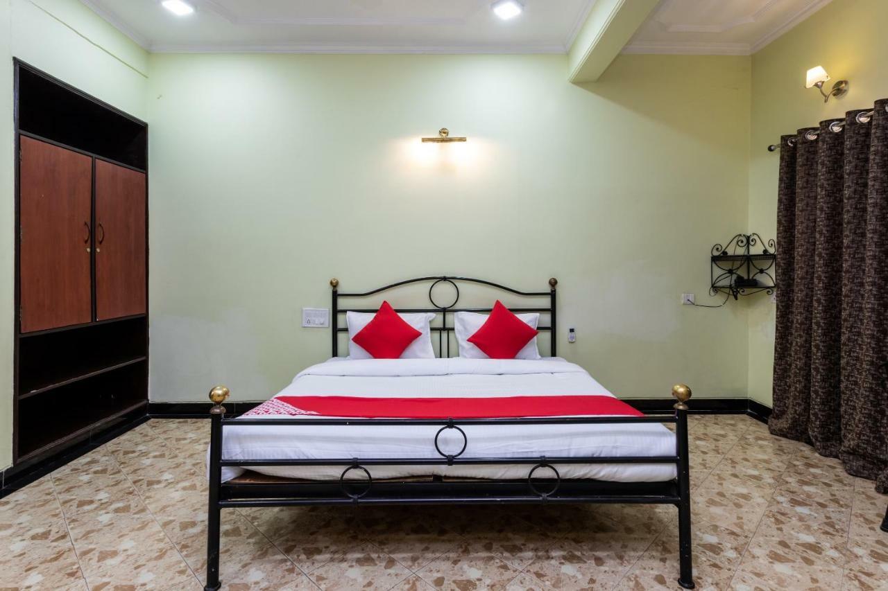 Готель Oyo 38142 Girdhar Mahal Індаур Екстер'єр фото