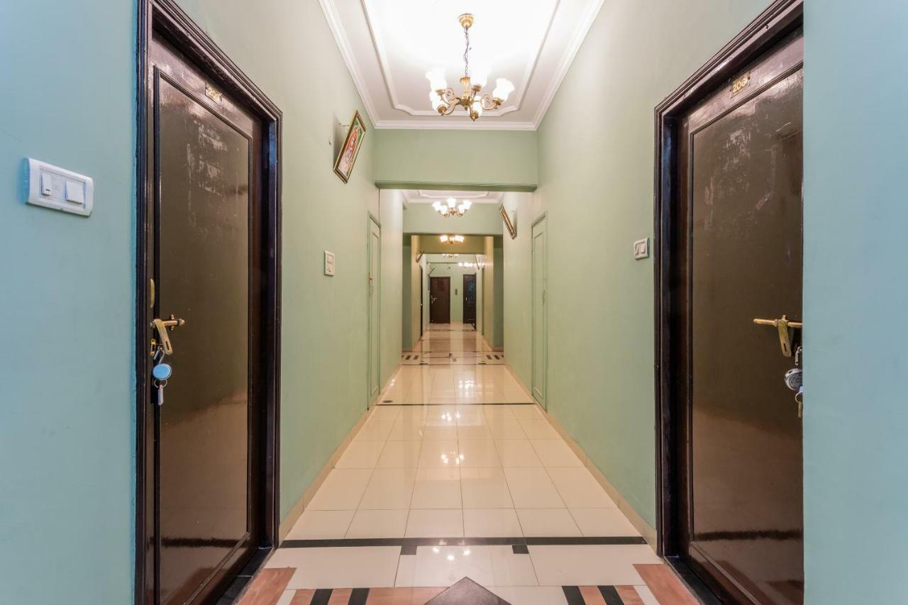 Готель Oyo 38142 Girdhar Mahal Індаур Екстер'єр фото